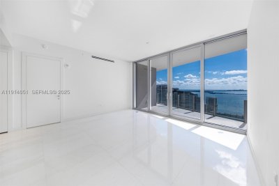Comprar apartamento no Aston Martin Residences 3506W