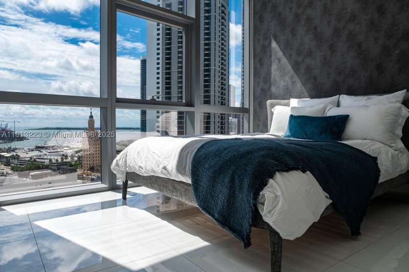 Condo for sale at Paramount Miami WorldCenter 1811