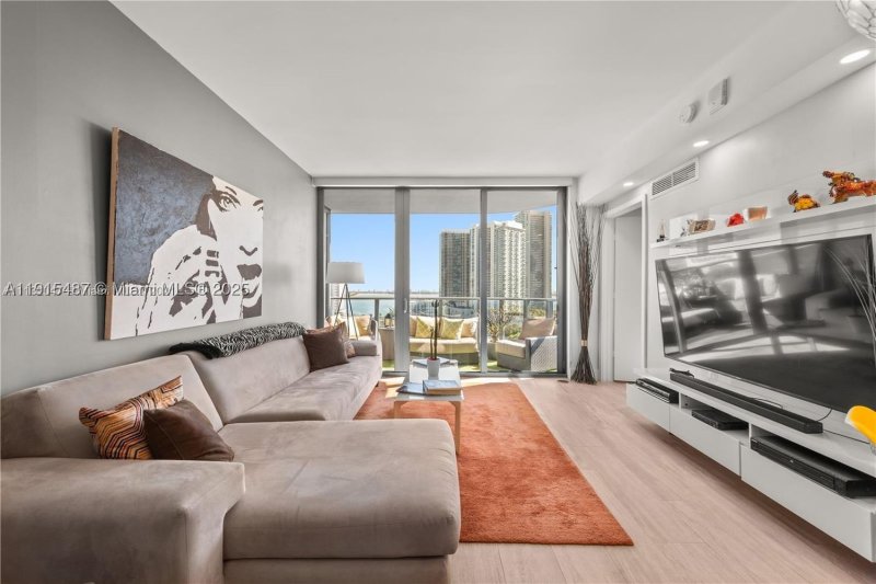 Apartment for rent at Hyde Midtown 1705