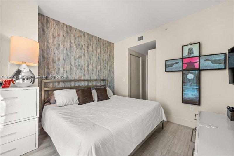 Apartment for rent at Hyde Midtown 1705