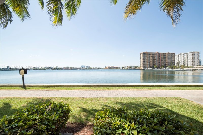 Comprar apartamento en Porto Bellagio 1107