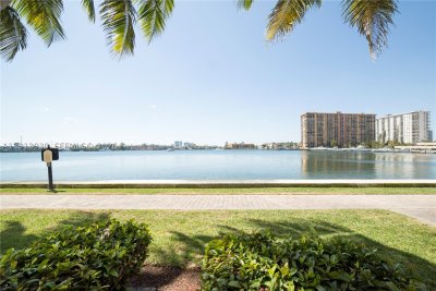 Comprar apartamento en Porto Bellagio 1107