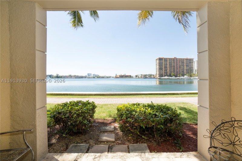 Comprar apartamento en Porto Bellagio 1107