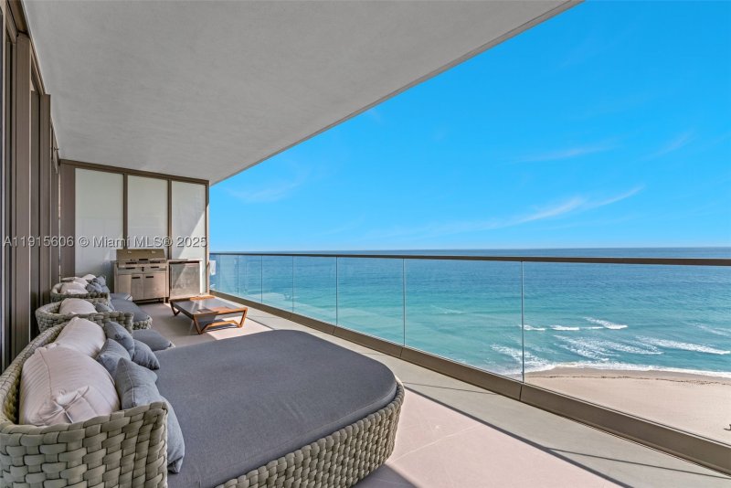Condo for sale at Residences by Armani / Casa 1002