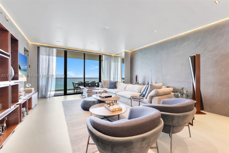 Condo for sale at Residences by Armani / Casa 1002