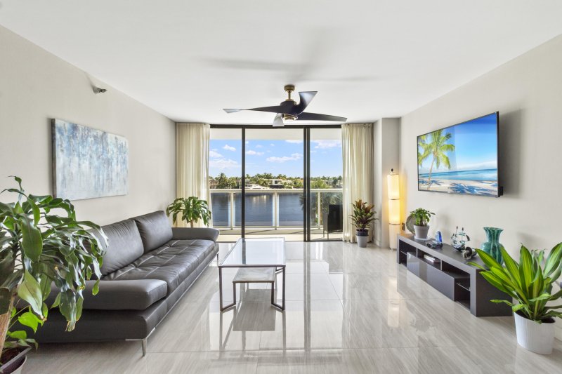 Condo for sale at Waterview 345