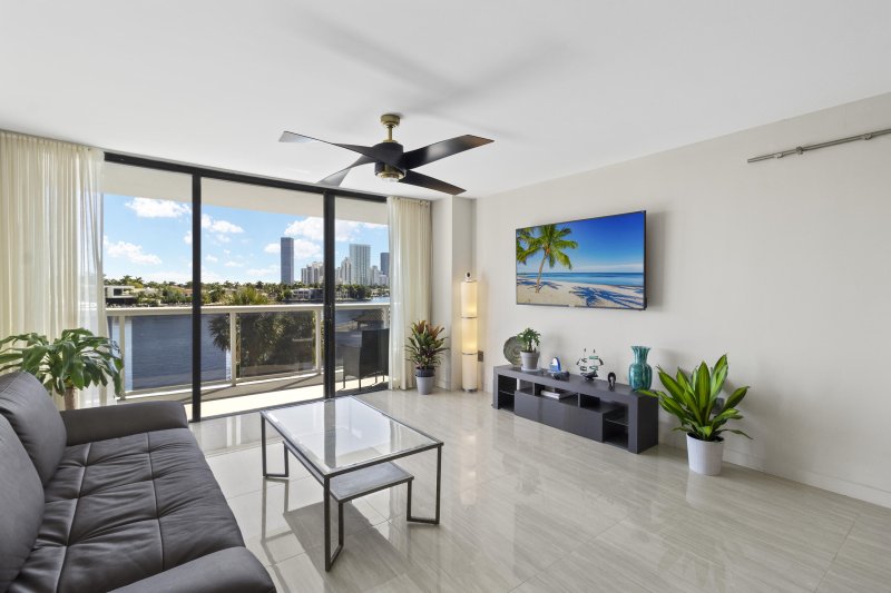 Condo for sale at Waterview 345