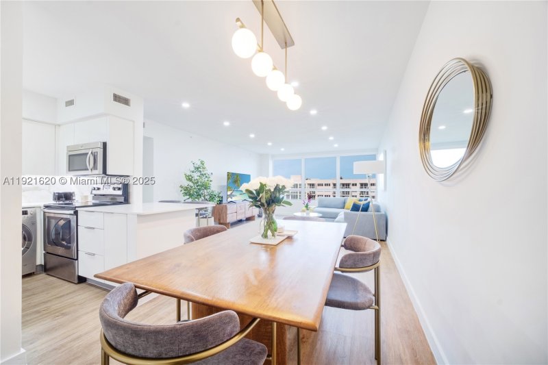 Condo for sale at Flamingo 1558S