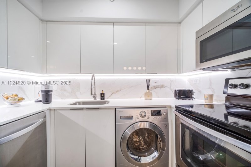 Condo for sale at Flamingo 1558S