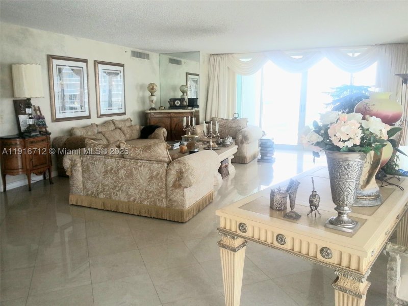 Comprar apartamento en Oceania 4 1246