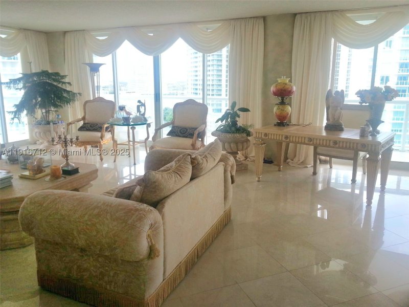 Comprar apartamento en Oceania 4 1246
