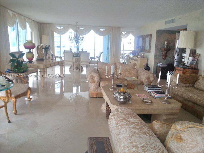 Comprar apartamento en Oceania 4 1246