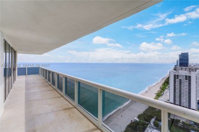 Comprar apartamento no Beach Club Two 3002