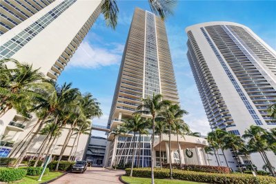 Comprar apartamento no Beach Club Two 3002