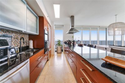 Comprar apartamento no Beach Club Two 3002