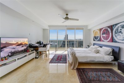 Comprar apartamento no Beach Club Two 3002