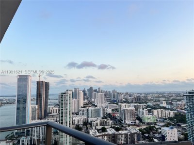 Comprar apartamento no Paraiso Bayviews PH4405