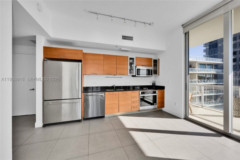Condo for sale at Midtown Miami 2 H1605