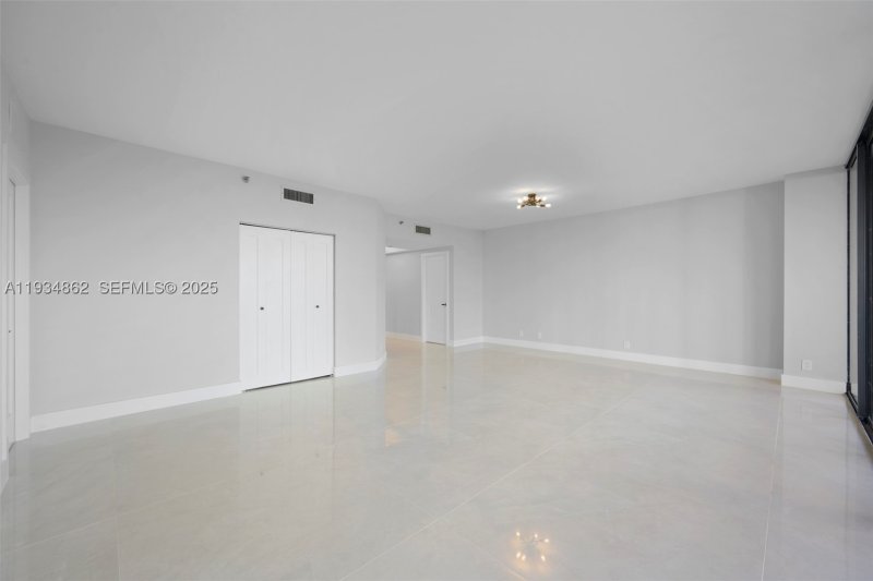 Condo for sale at Hamptons West 501