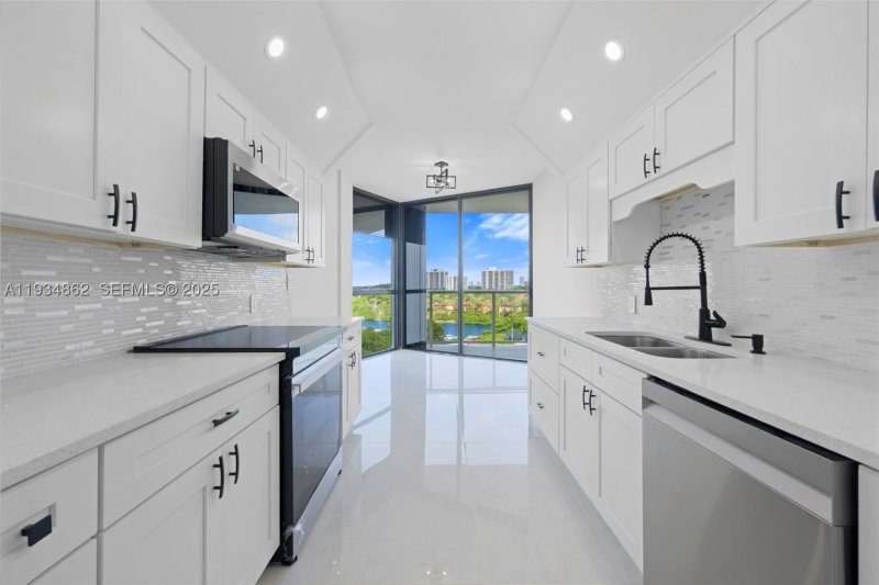 Condo for sale at Hamptons West 501