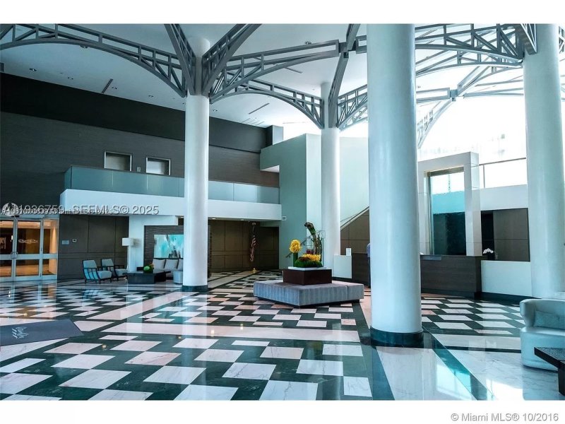 Condo for sale at Ocean One 1109