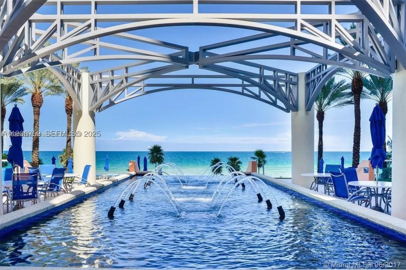 Condo for sale at Ocean One 1109