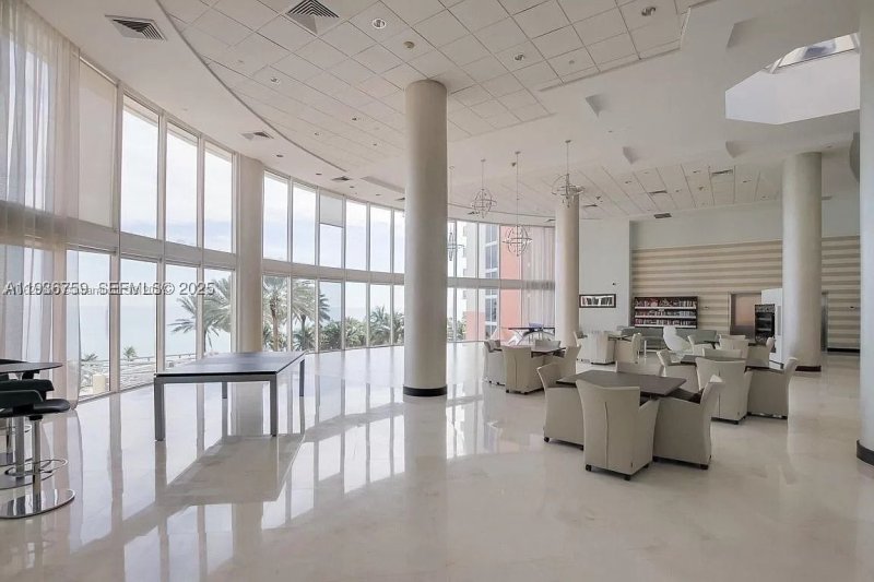 Condo for sale at Ocean One 1109