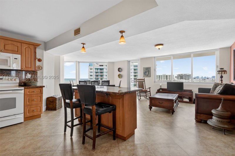Condo for sale at Burleigh House 1015