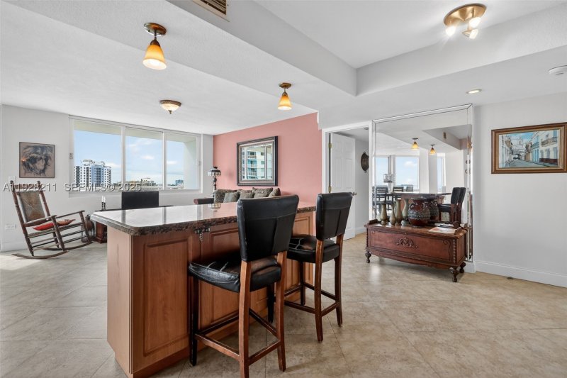 Condo for sale at Burleigh House 1015