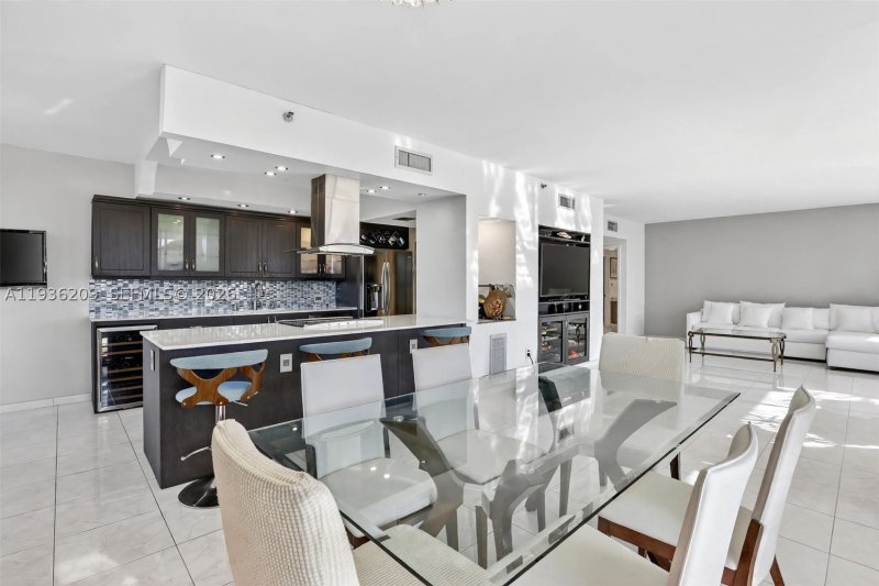Condo for sale at Hamptons West 201