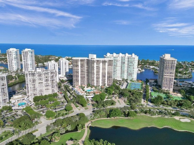 Condo for sale at Hamptons West 201