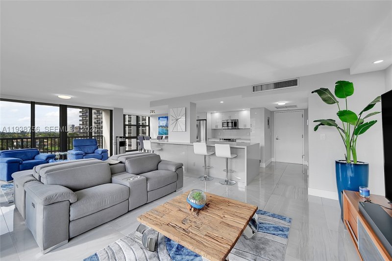 Condo for sale at Avant Garde 701