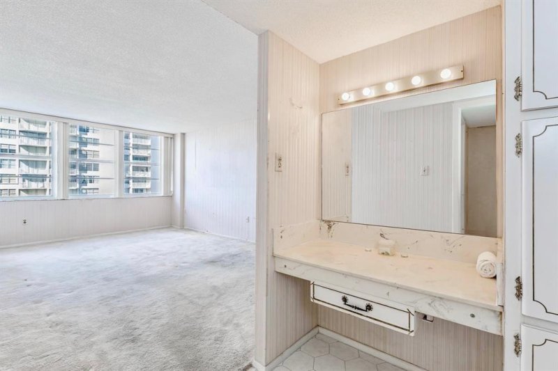 Condo for sale at Del Prado South Tower 1104