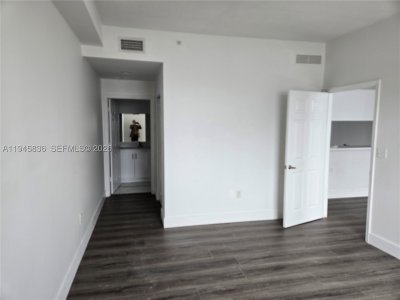 Comprar apartamento no 1800 Biscayne Plaza 503