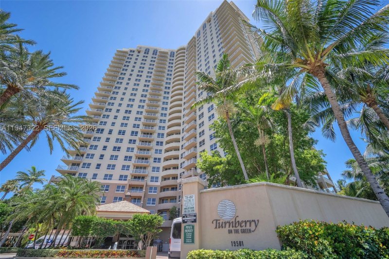 Condo for sale at Turnberry On The Green 505