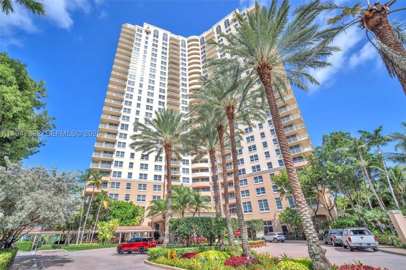 Condo for sale at Turnberry On The Green 505