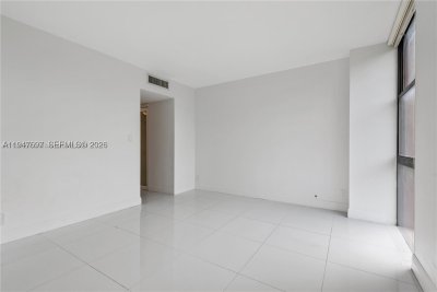 Aluguel de apartamento no Coronado I 209