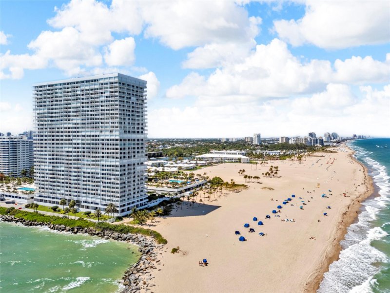 Condo for sale at Point of Americas 1103