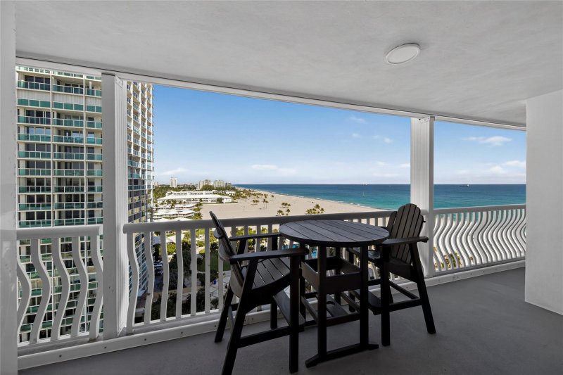 Condo for sale at Point of Americas 1103