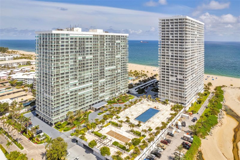 Condo for sale at Point of Americas 1103