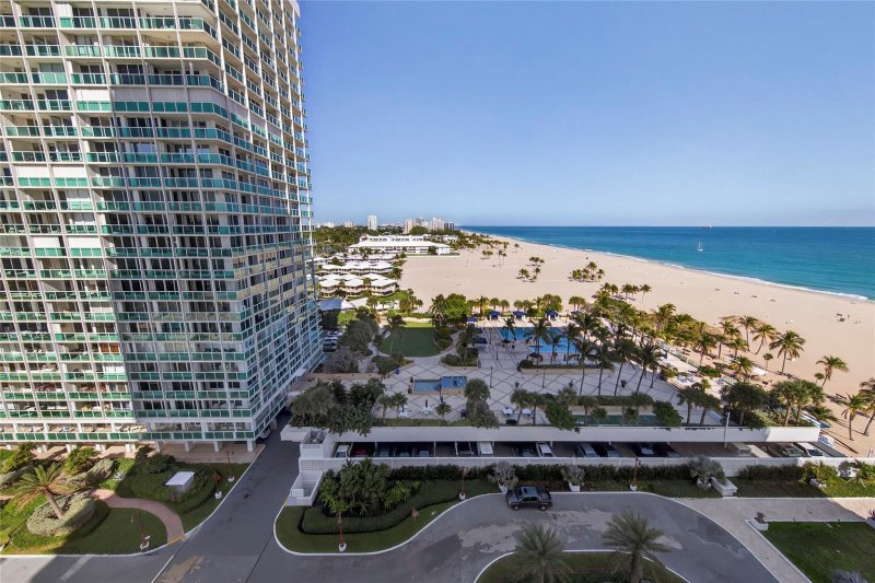 Condo for sale at Point of Americas 1103