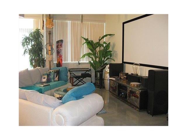 Condo for sale at Avenue Lofts 304