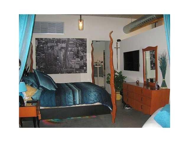 Condo for sale at Avenue Lofts 304