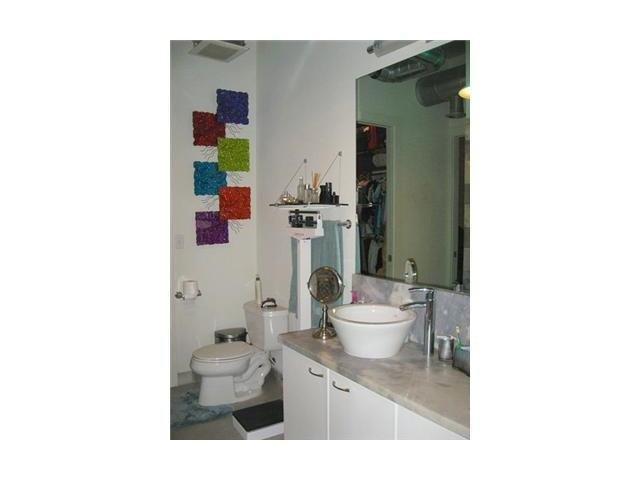 Condo for sale at Avenue Lofts 304