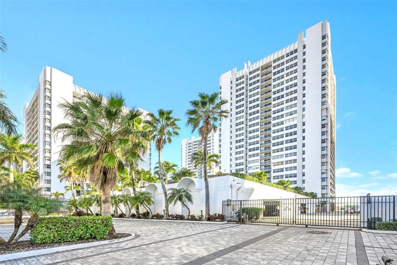 Apartment for rent at La Mer Estates Ts-601