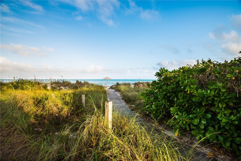 Condo for sale at Key Colony IV Botanica 308