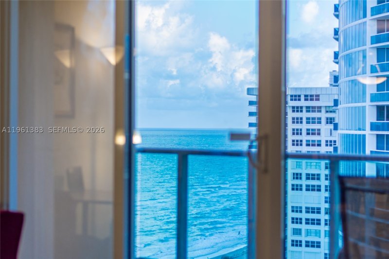 Condo for sale at The Wave Condo 1617