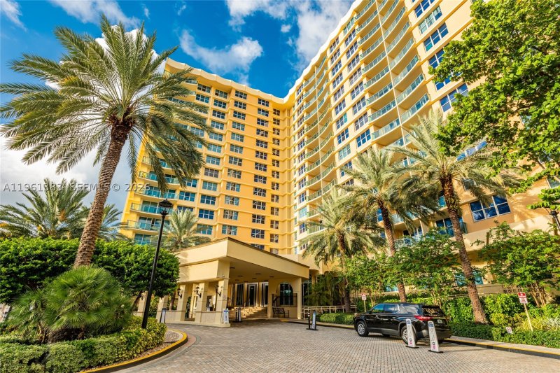 Condo for sale at The Wave Condo 1617