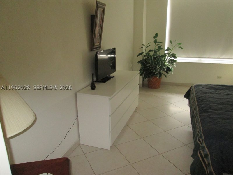 Condo for sale at Winston Towers 1706