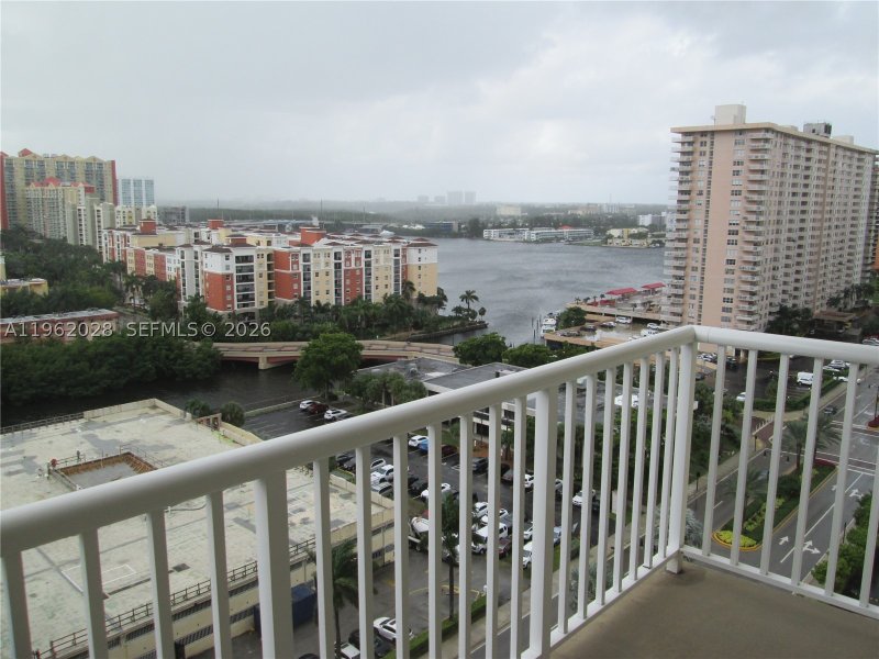 Condo for sale at Winston Towers 1706